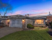 Building Photo - 7151 Hamlin Ave