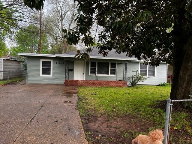 Building Photo - 1909 McCall St