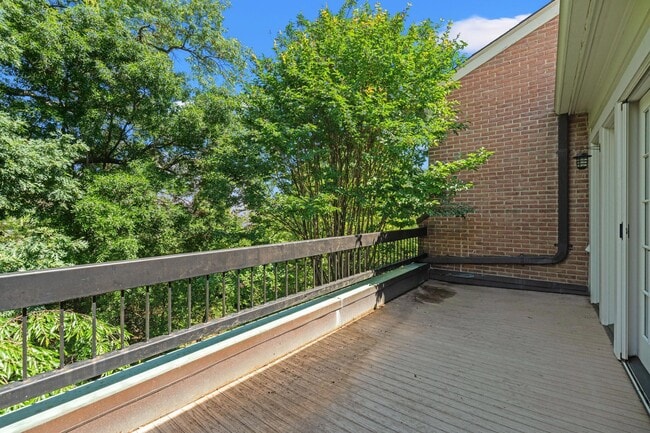 Building Photo - 4422 Westover Pl NW