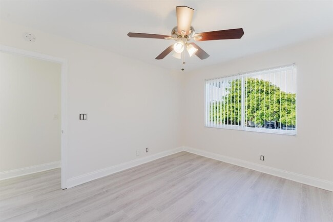 Building Photo - 302 NE 36th St