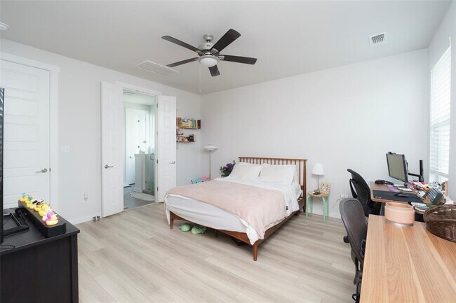 Building Photo - 2221 Nightjar Song Dr