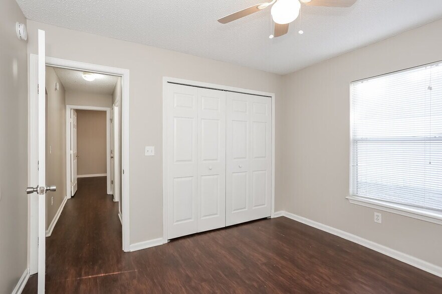 Building Photo - 4506 Deer Valley Dr