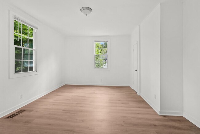 Building Photo - Charming 4 Bedroom, 2 Bathroom house