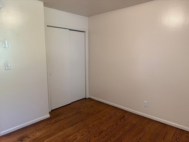 Building Photo - 1025 W Parkway Ave