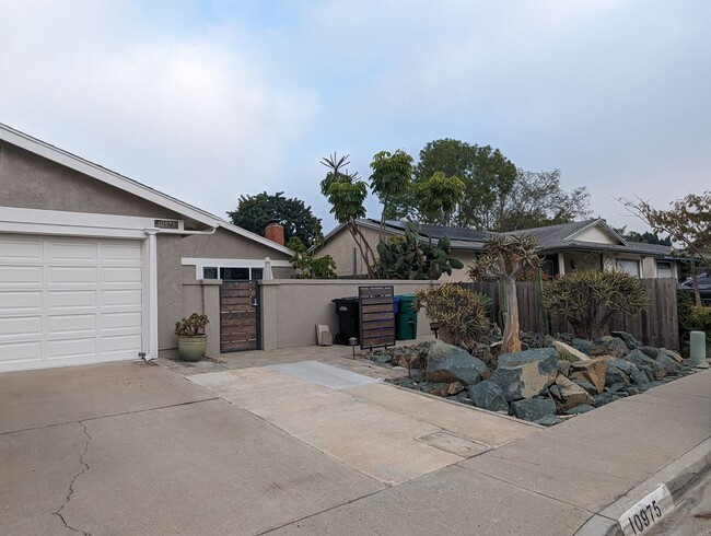 Building Photo - 10975 Bali Ln