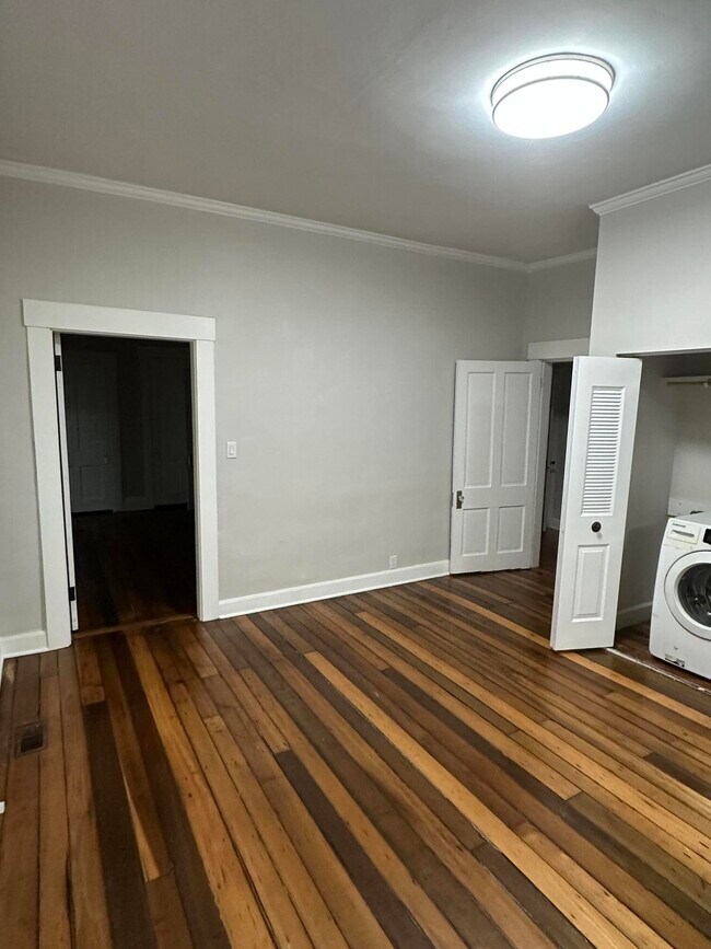 Building Photo - 313 Capital Ave