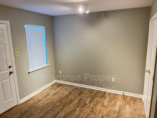 Building Photo - 3727 New Covington Pike
