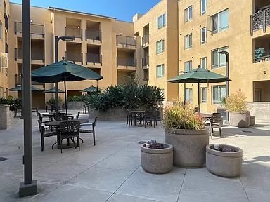 Building Photo - 6400 Crescent Prk E