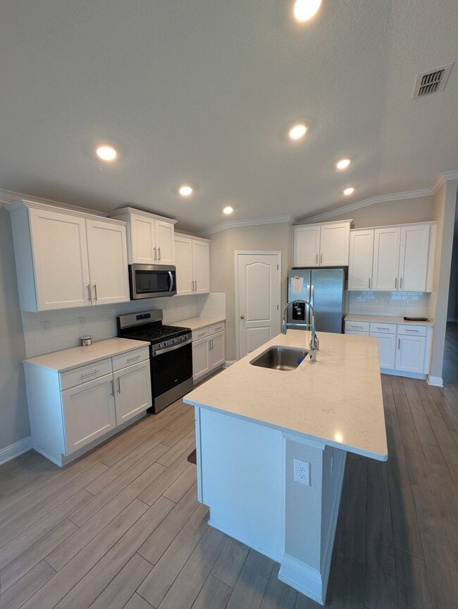 Building Photo - 721 Navarez