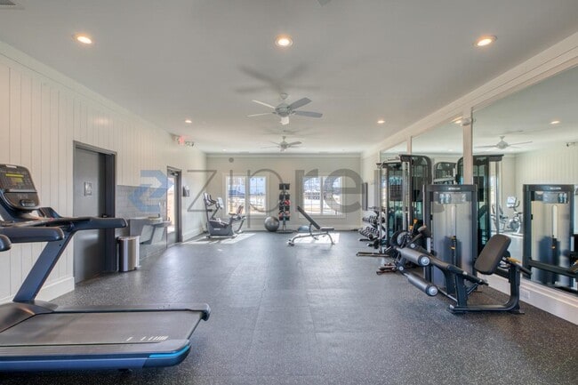 Building Photo - 1467 Hasse Ave