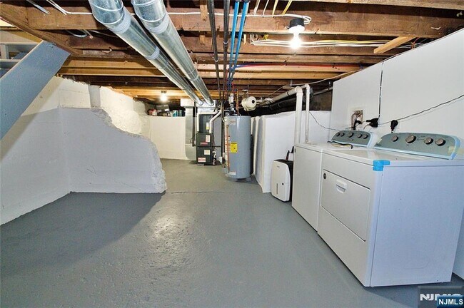 Building Photo - 116 Maple Ave