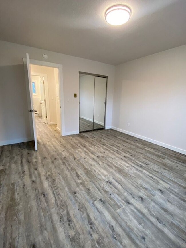 Building Photo - 632