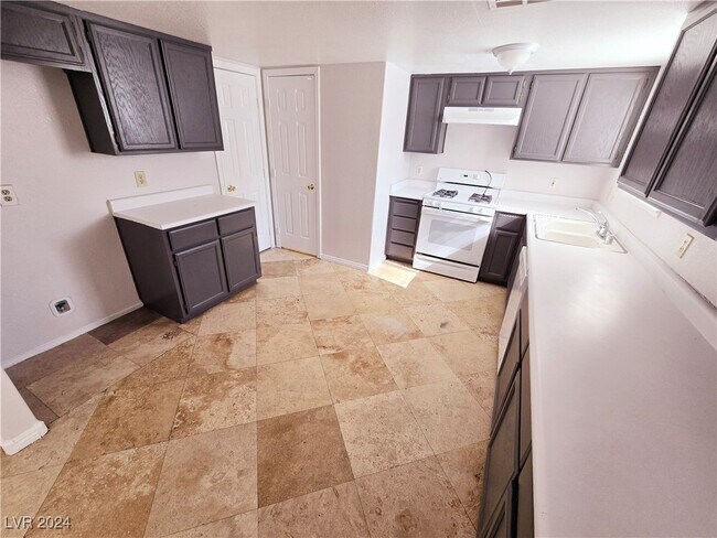 Primary Photo - 7525 Hickory Hills Dr