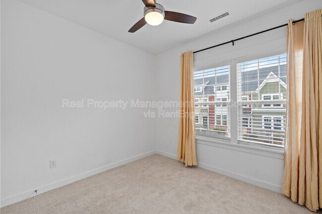 Building Photo - 410 Triumph Ln