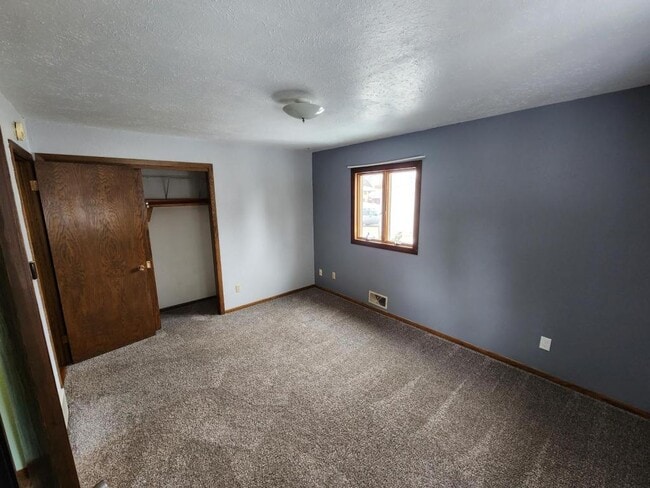 Building Photo - 2318 E Boulevard Ave