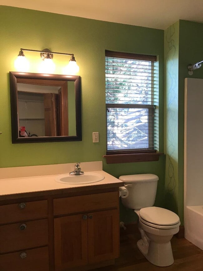 Building Photo - 3911 NE 9th Ave