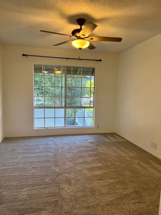 Building Photo - Charming Townhouse-2Bedrooms, 1Bathroom, 2...