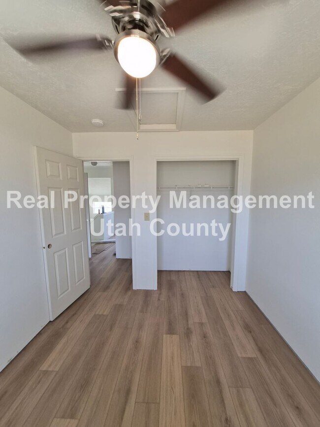 Building Photo - Orem Townhome New Flooring Finished soon