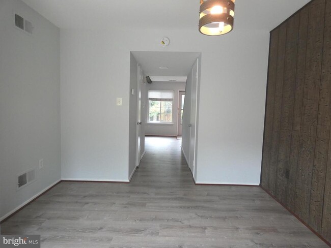 Building Photo - 9058 Arlington Blvd