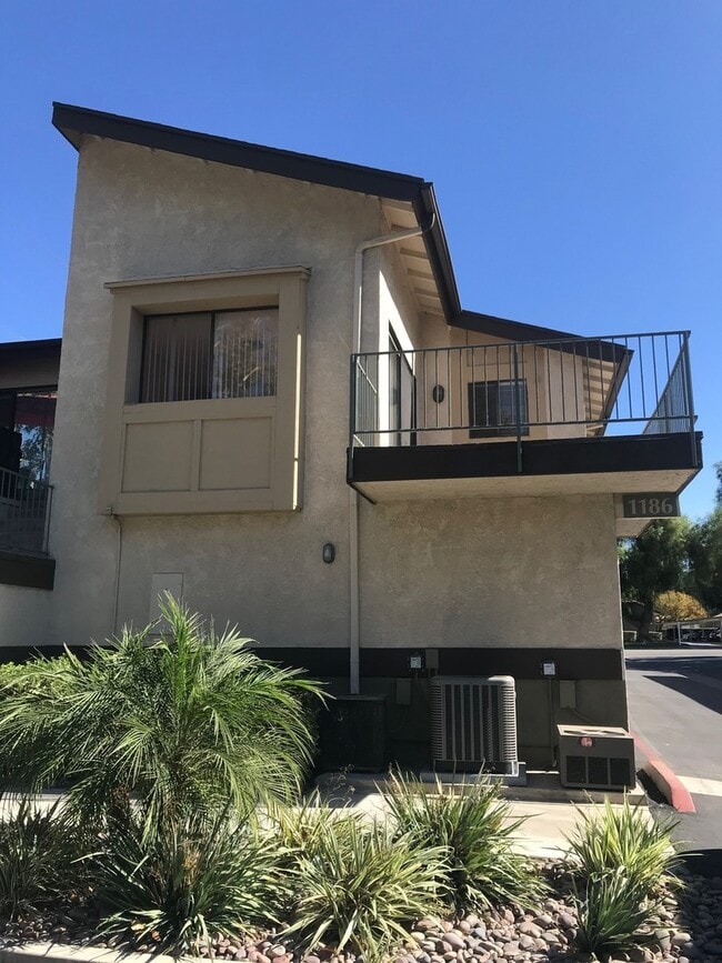 Building Photo - 1186 E Lugonia Ave