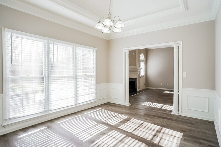 Building Photo - 5471 Saddle Creek