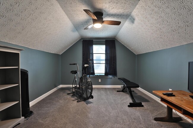 Building Photo - 925 Blenheim Rd