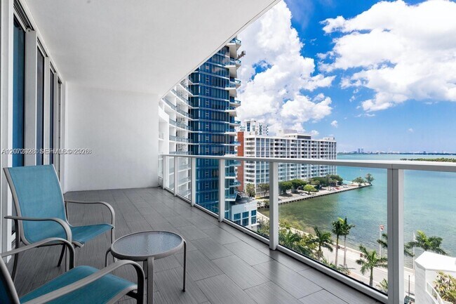 Building Photo - 2020 N Bayshore Dr