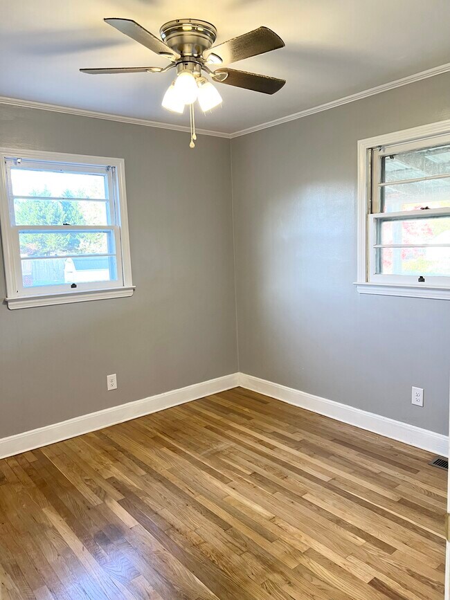 Building Photo - 818 Mulberry St