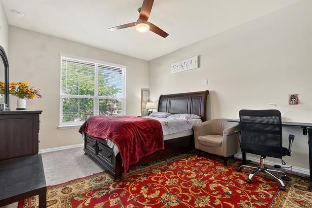 Building Photo - 2316 Pinehurst Dr