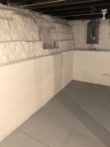 Building Photo - 725 Warner Ave