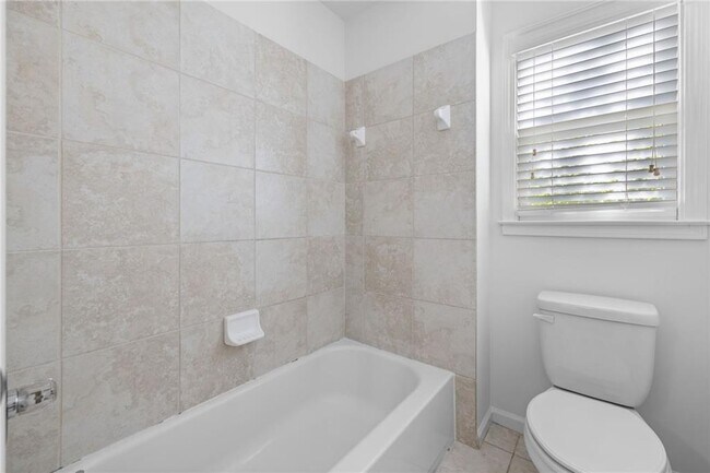 Building Photo - 1475 Boomer Cir
