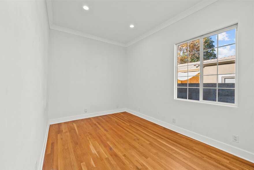 Building Photo - 6331 Simpson Ave