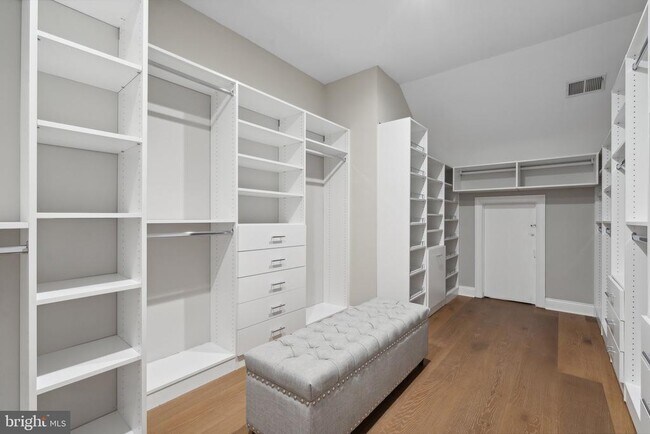 Building Photo - 10899 Woodland Falls Dr