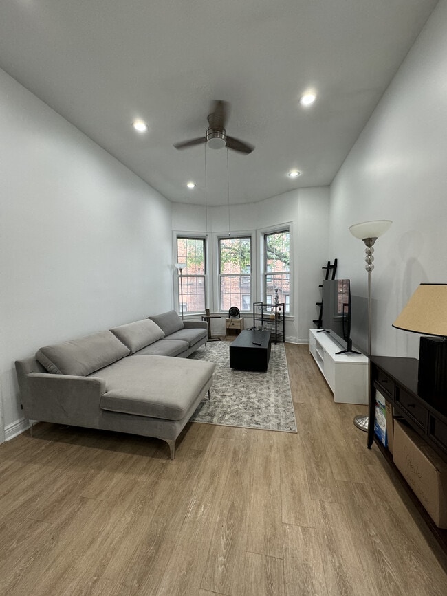 Building Photo - 2459 Cambreleng Ave