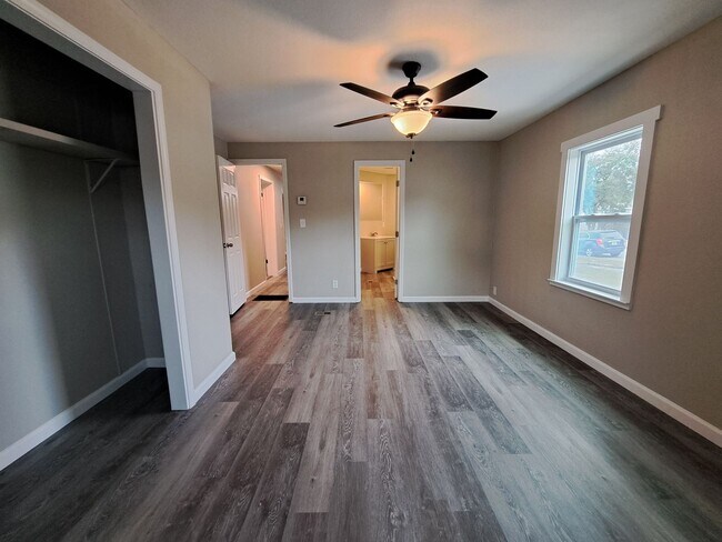 Building Photo - Nicely Renovated 3BR/2BA Mobile Home in Ba...