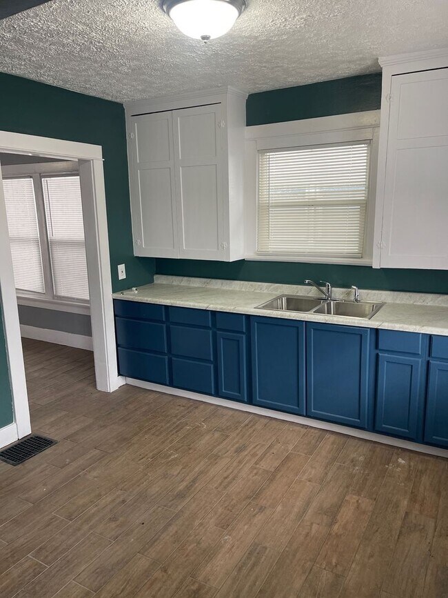 Building Photo - Nice 2 Bedroom Home