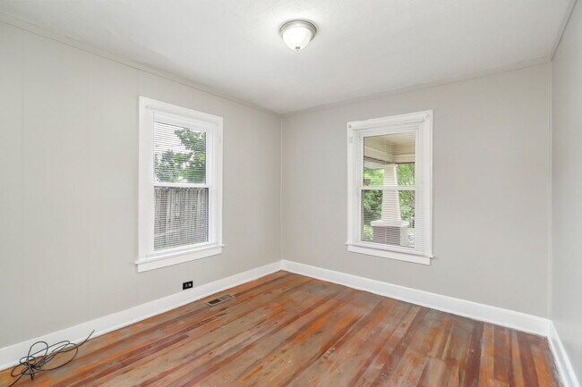Building Photo - 1811 Fleming St