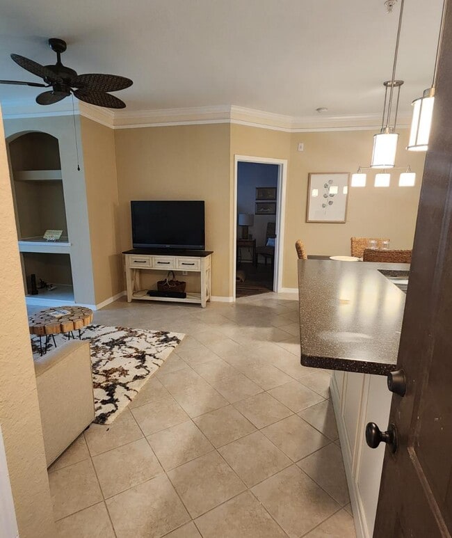 Building Photo - 4152 Central Sarasota Pkwy