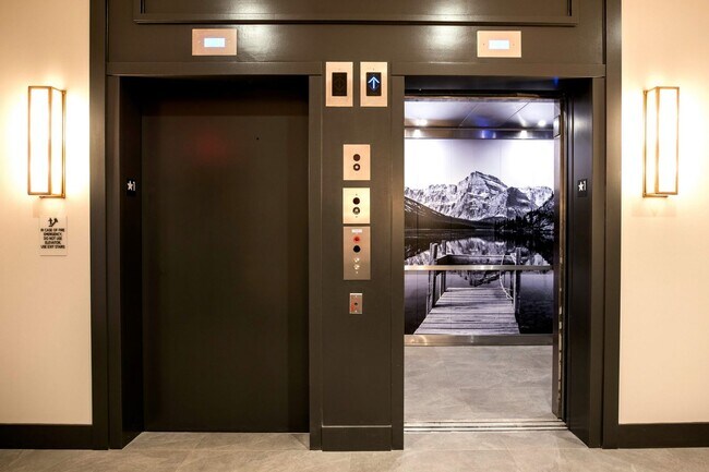 Building Photo - Downtown Luxury Condo Available Furnished or Unfurnished, with Parking