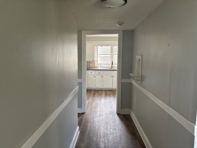 Building Photo - 1108 Warren St