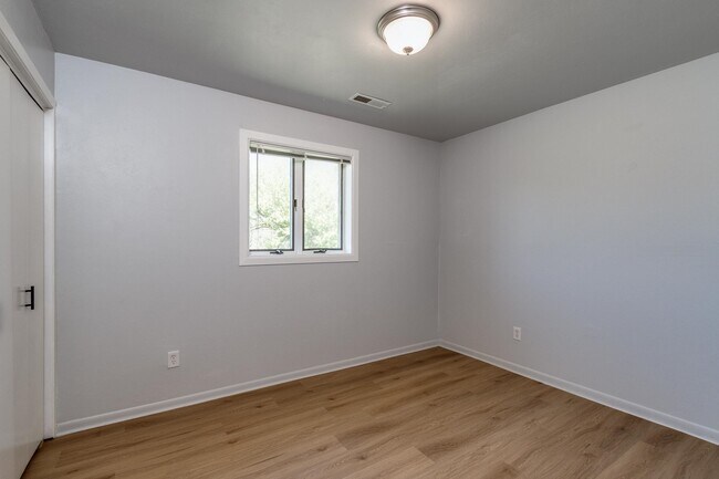 Building Photo - 236 N Fair Oaks Ave