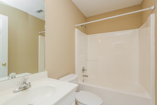 Building Photo - 3046 Woodbridge Ln