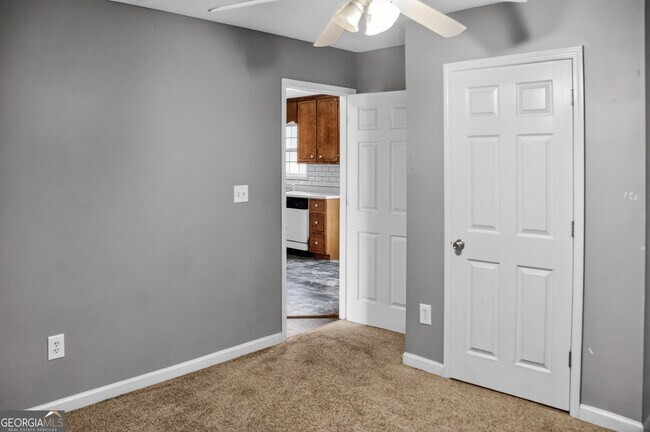 Building Photo - 1961 Karen Cir