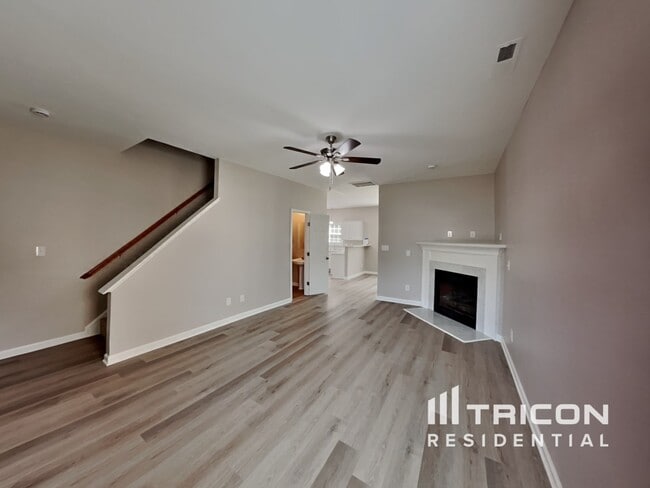 Building Photo - 2801 Varnish Pl