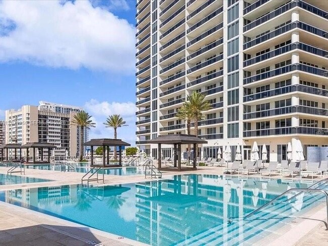 Building Photo - 1800 S Ocean Dr