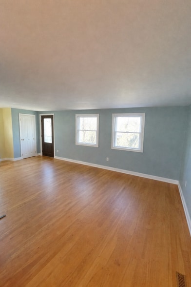 Building Photo - 9 Mulberry Ln