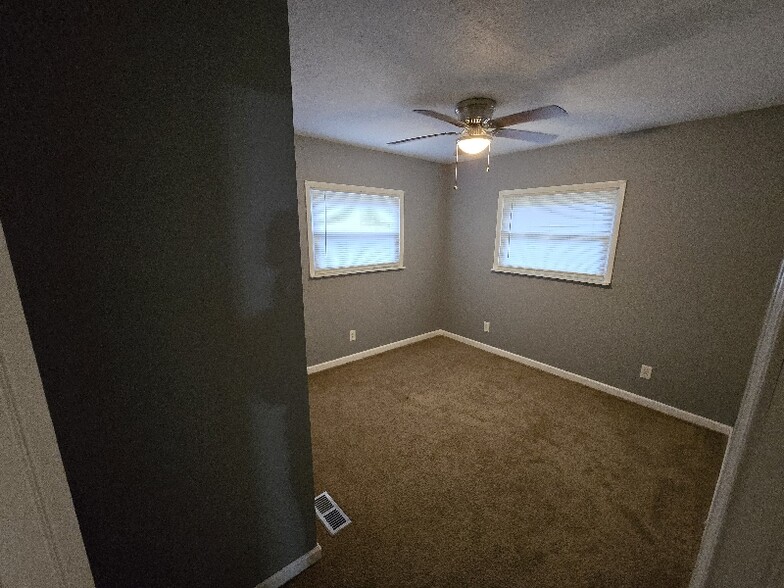 Building Photo - 5125 Cardinal Dr NW