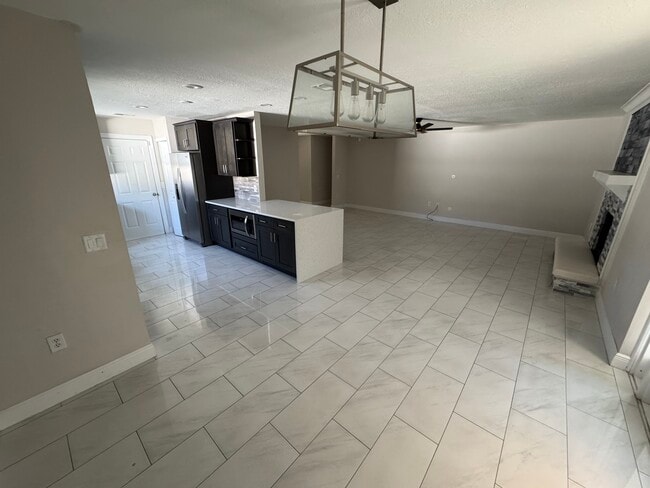 Building Photo - 3102 Shady Pine Ave