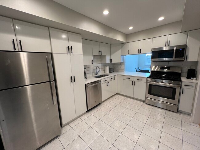 Building Photo - 725 Hibbard Rd