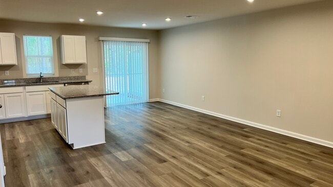 Building Photo - 243 Christiana Ln